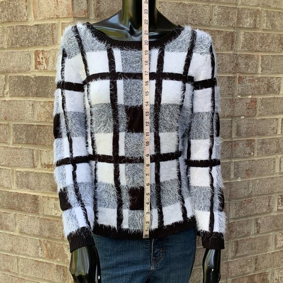 Lauren Michelle Long Sleeve Eyelash Round Neckline Sweater Sz M - Picture 8 of 11